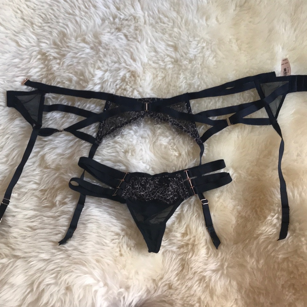 New Victoria Secret strap lace suspender belt XS/S